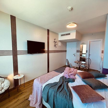 C Tower Apartments نتانيا المظهر الخارجي الصورة
