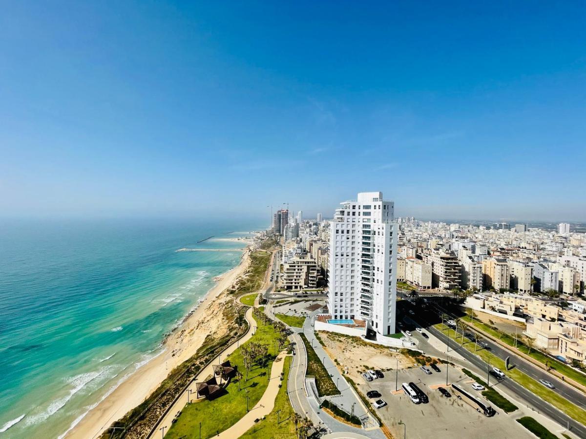 C Tower Apartments نتانيا المظهر الخارجي الصورة