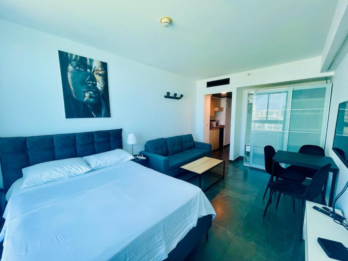 C Tower Apartments نتانيا المظهر الخارجي الصورة