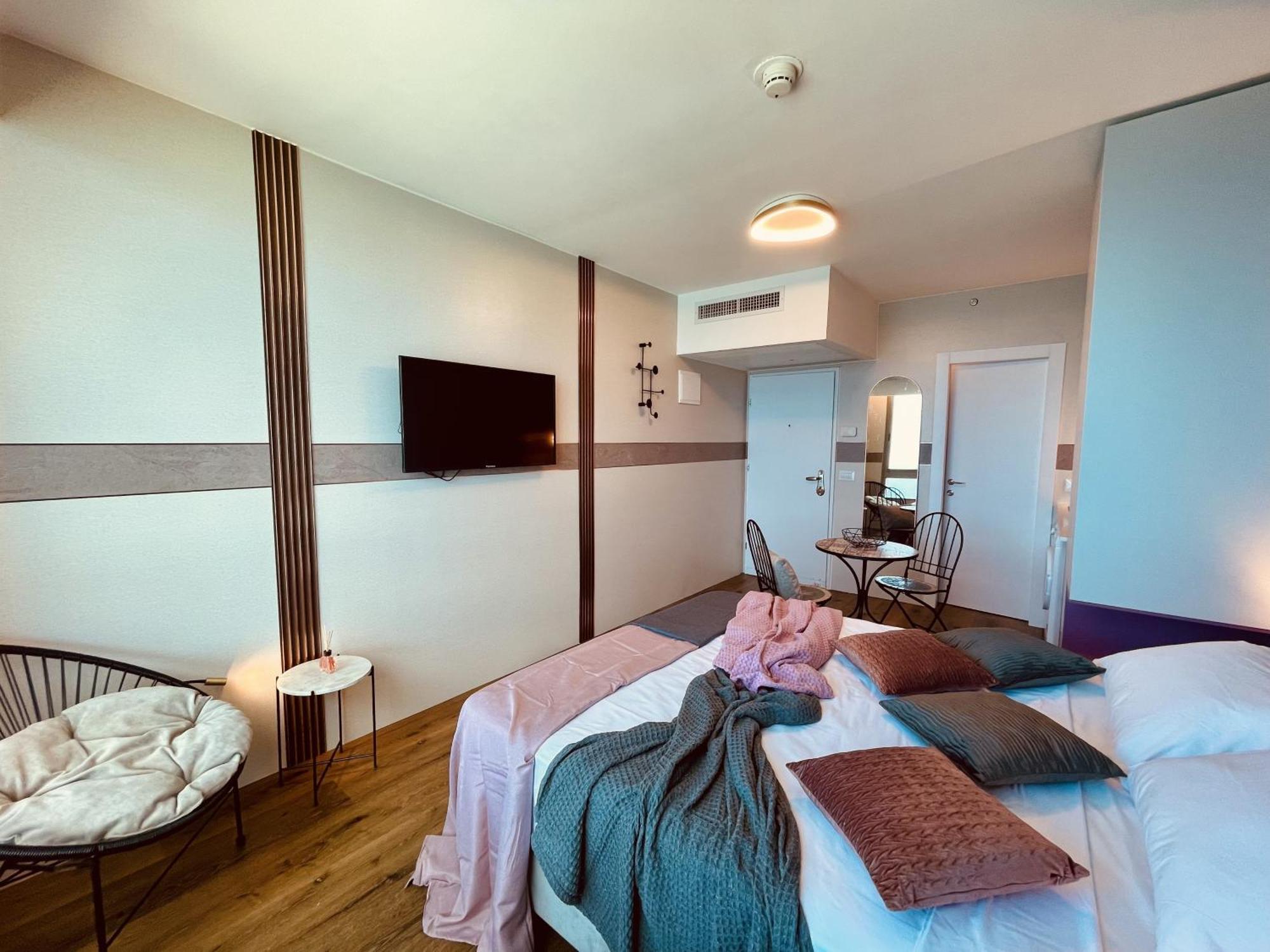 C Tower Apartments نتانيا المظهر الخارجي الصورة